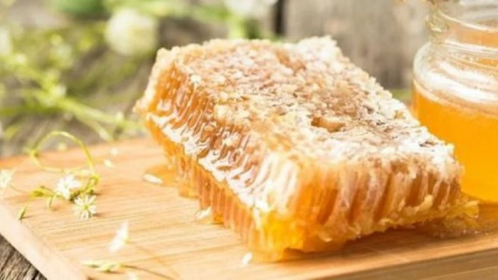 عسل البردقوش.. كنز غذائي يعالج أمراضًا عديدة