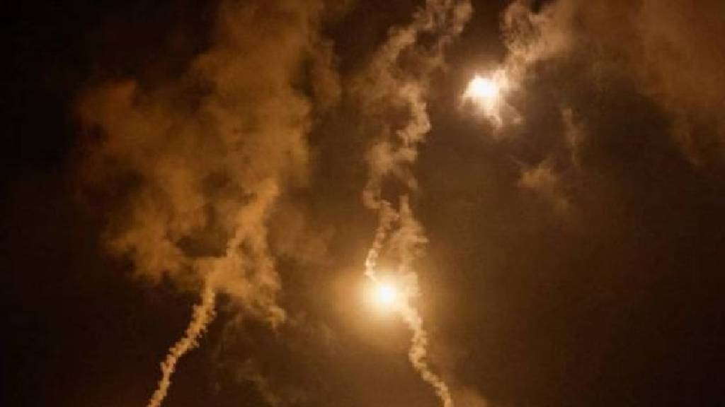 قذائف ضوئية على شبعا