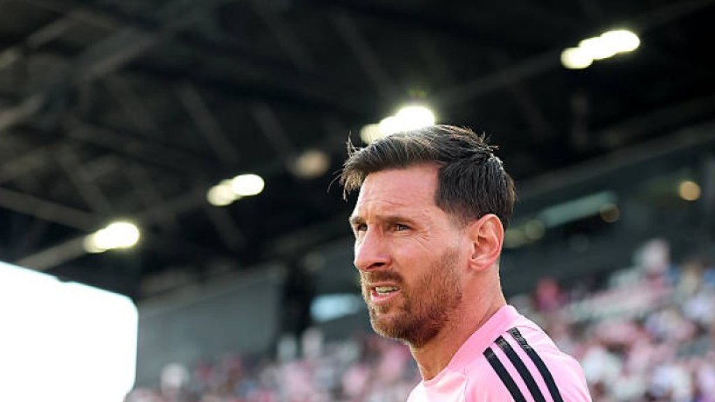 جماهير برشلونة تحدد طريقة تكريم ميسي