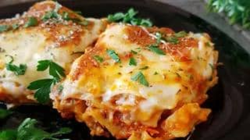 لازانيا باللحم المفروم والبشاميل