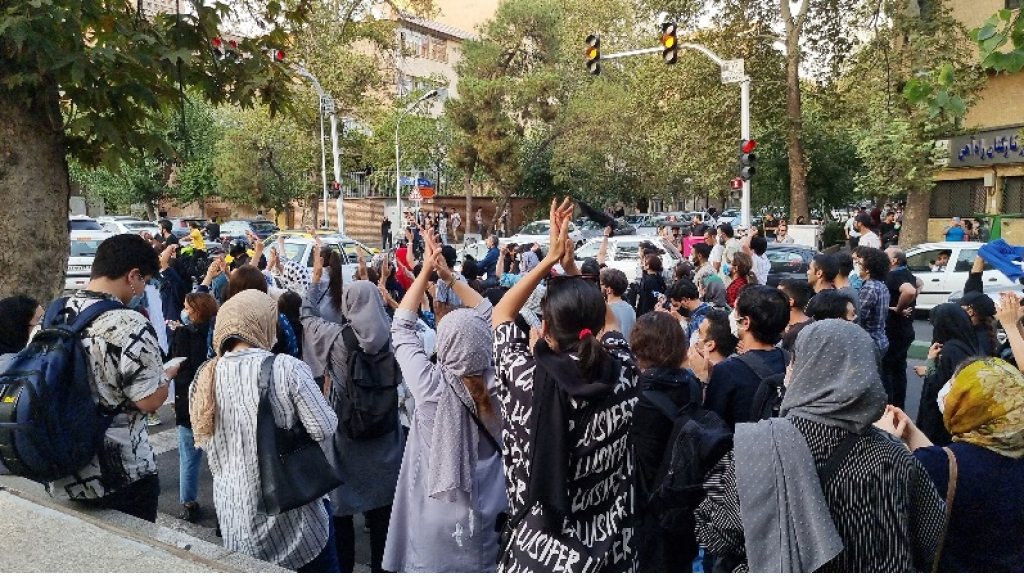 احتجاجات ضخمة في إيران