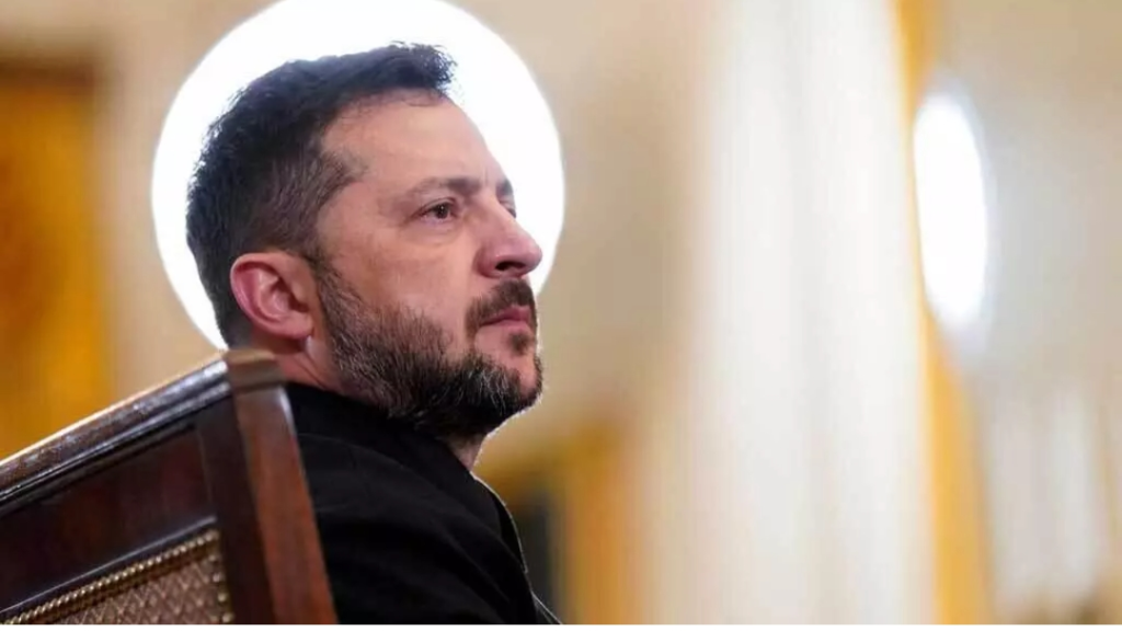 زيلينسكي يضع السلام في أيدي الأوكرانيين: الاستفتاء كخيار حاسم.