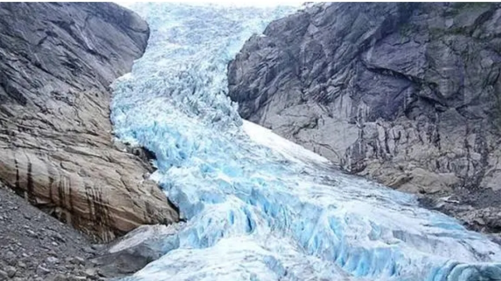 دراسة تحذر من “نقطة اللاعودة”: 4 آلاف نهر جليدي سيختفي!