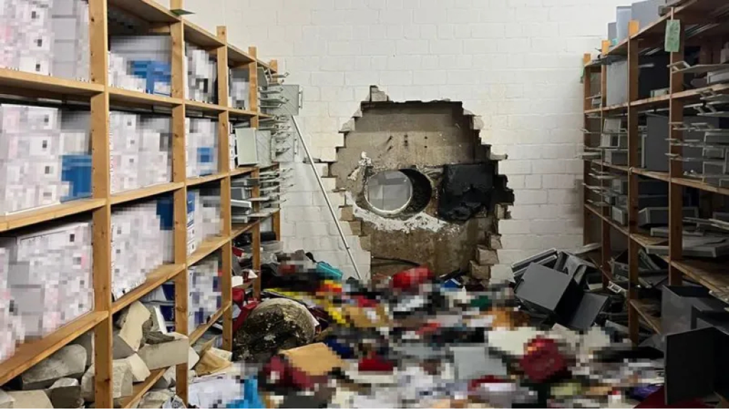 بأسلوب هوليودي.. ثقب يبتلع 30 مليون يورو من بنك في ألمانيا