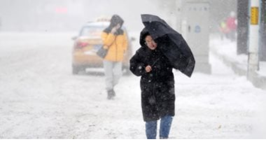 الطقس مستقر على برودته… والثلوج تلامس الـ١٣٠٠ متر