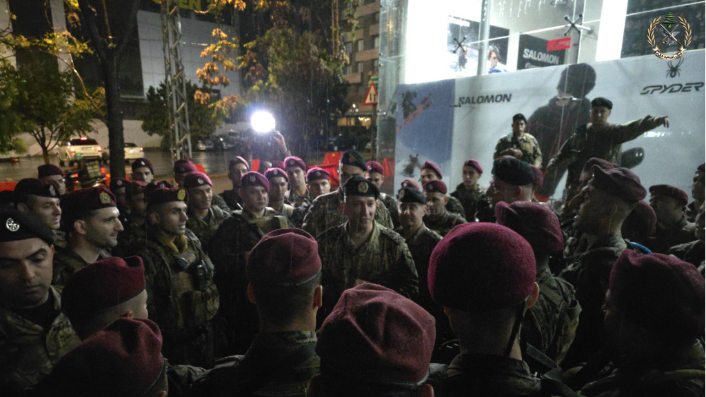 بالصور..قائد الجيش يتفقد الوحدات المنتشرة ميدانيًا ويطّلع على التدابير الأمنية خلال الأعياد