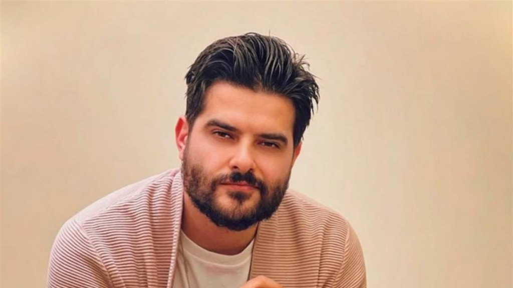 وقع على المسرح.. شاهدوا ماذا حصل مع ناصيف زيتون خلال حفل رأس السنة (فيديو)