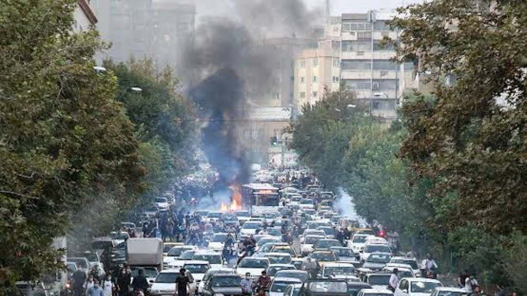 قتيل باحتجاجات إيران