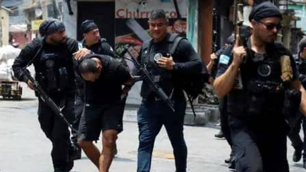 كولومبيا تعتقل زعيماً بارزاً في 