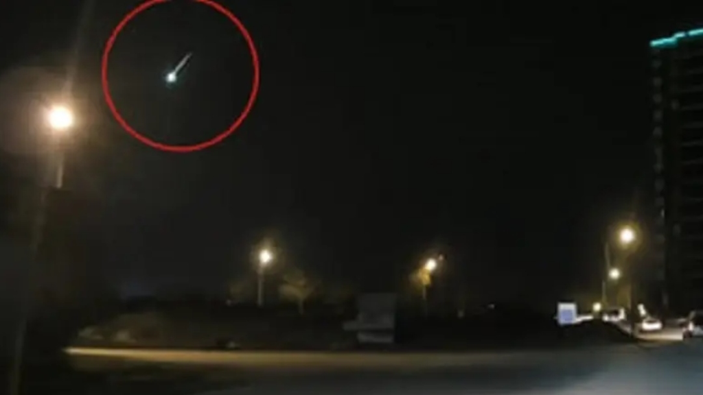 لحظات لافتة في السماء… نيزك يُنير سماء تركيا