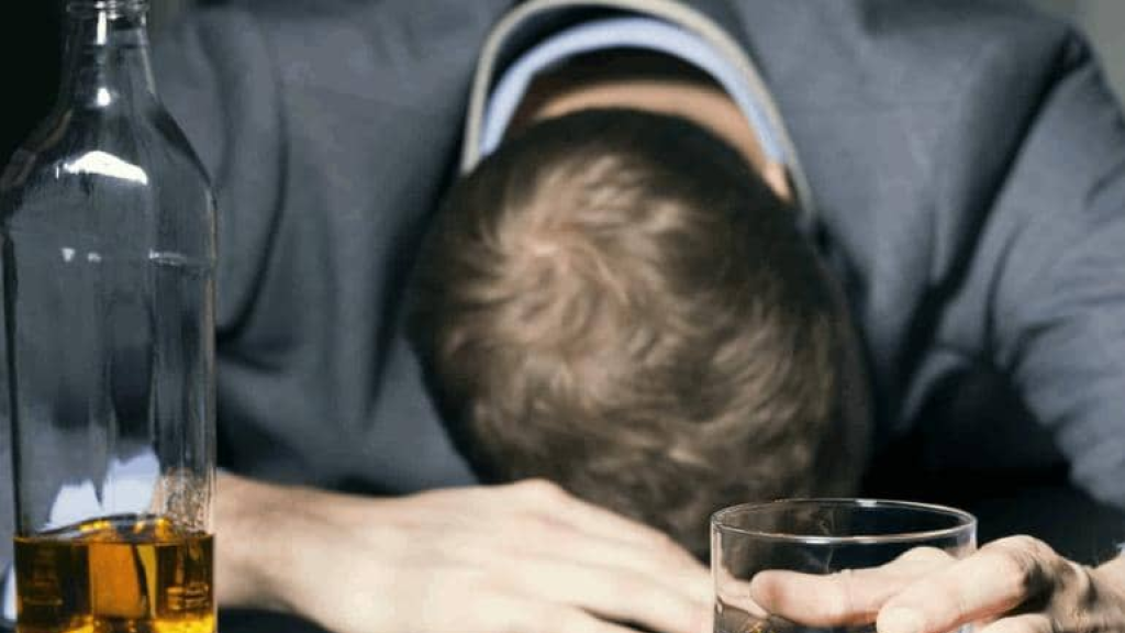 ماذا يحدث لجسمك عندما تتوقف عن شرب الكحول؟