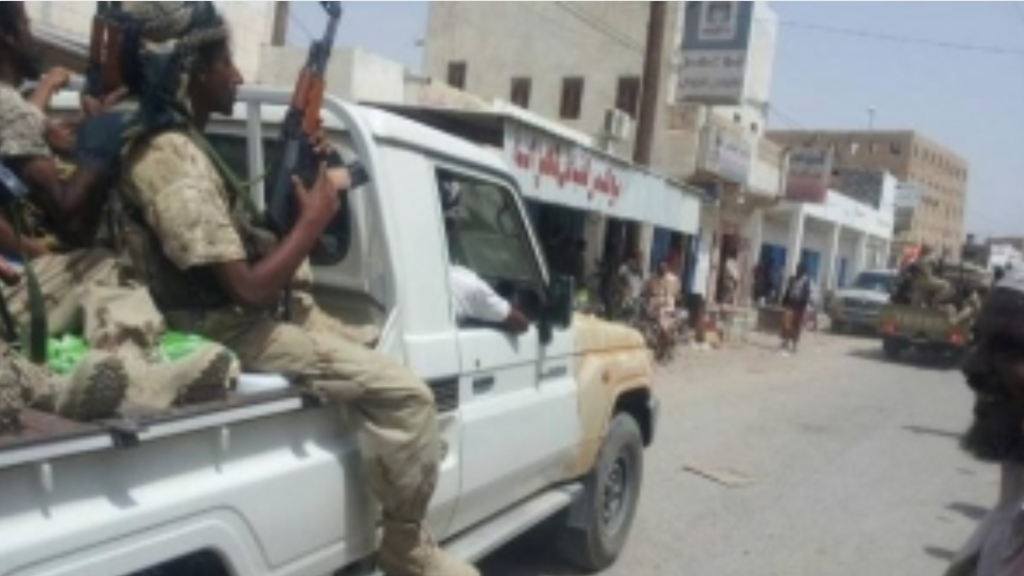 “الحكومة اليمنية”: استعدنا السيطرة على المكلا