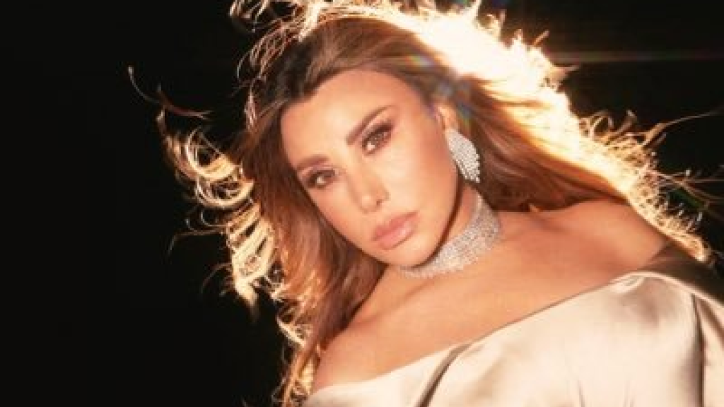 إشراقة نجوى كرم في مطلع 2026: مكياج أنيق يكمّل سحر الفستان