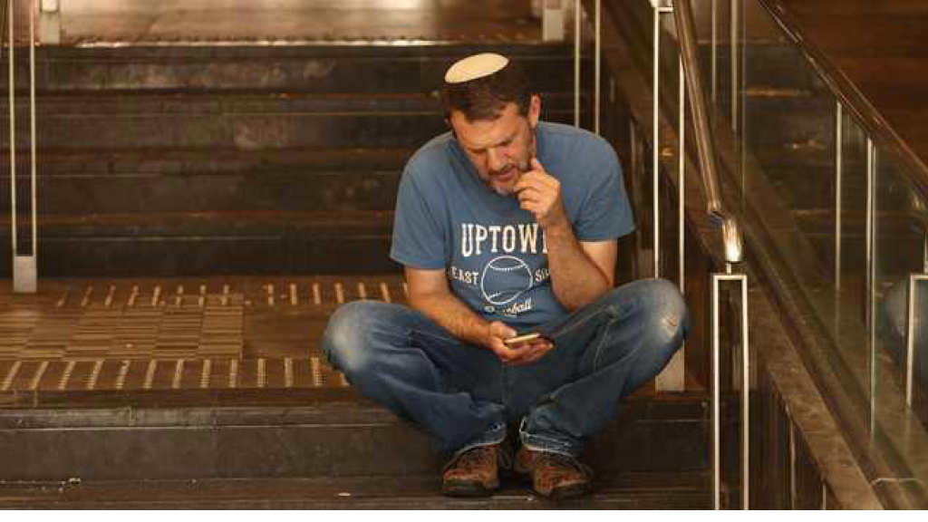 رسائل رعب تصل هواتف إسرائيلية.. وشكوك في جهات إيرانية