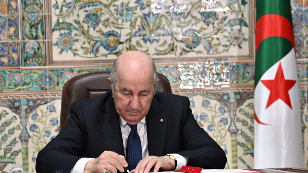 الجزائر.. الرئيس تبون يقيل محافظ البنك المركزي