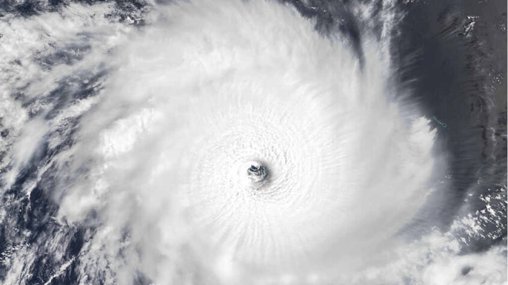 مشاهد توثق ظاهرة طبيعية غامضة على شواطئ المغرب والسلطات تعلق (فيديو)