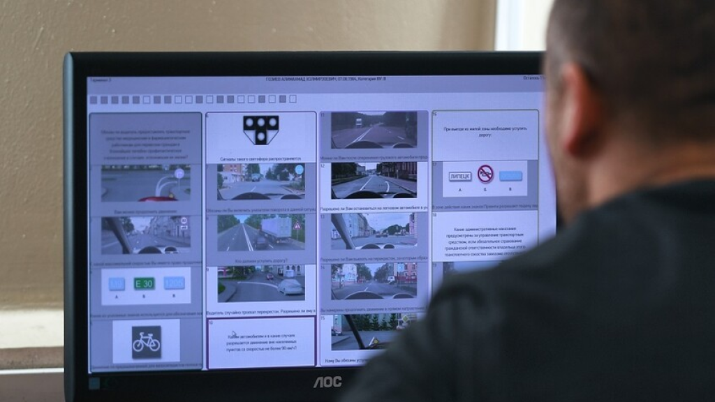 حيلة تكنولوجية في امتحان السياقة تنقلب إلى مشكلة قانونية!