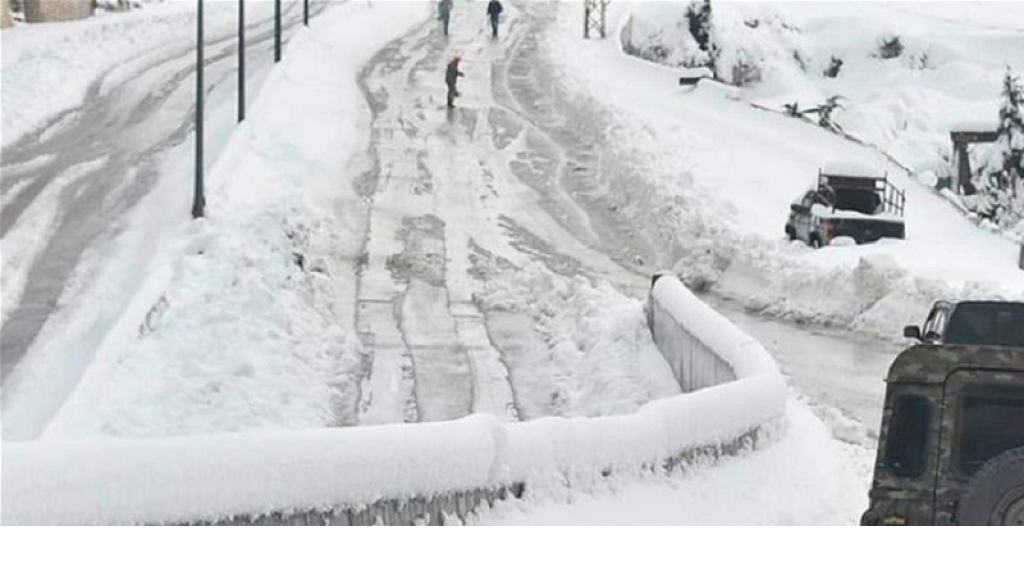 الطرق الجبلية المقطوعة بسبب تراكم الثلوج