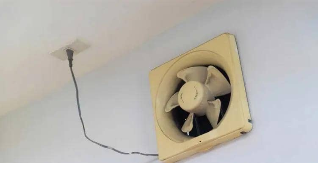 بعد محاولة سرقة فاشلة.. لص يعلق في فتحة المروحة