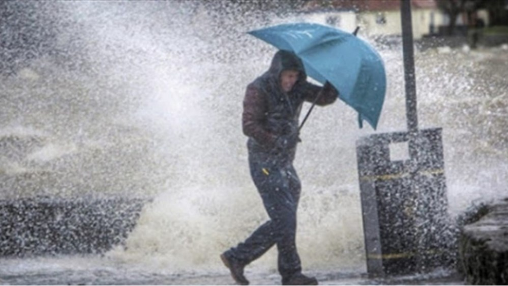 منخفض جوي سريع يضرب لبنان: أمطار غزيرة وثلوج وتحذيرات من الموج والسيول