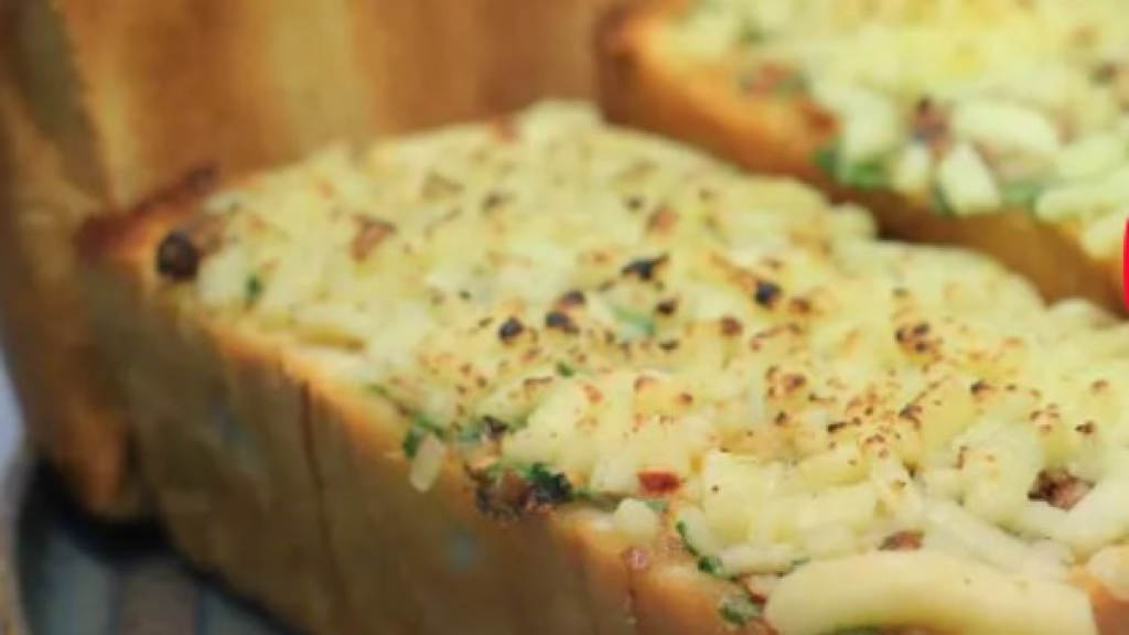 طريقة عمل بريوش بالزبدة والثوم..