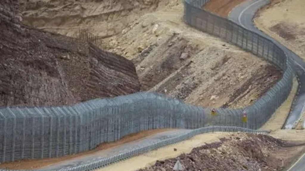 استراتيجية أمنية جديدة... إسرائيل توزّع السلاح على سكّان القرى الحدودية!