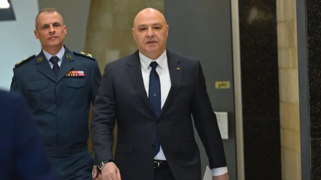 عون للوزير الخوري..شو رايك تاخذ محل قائد الجيش!