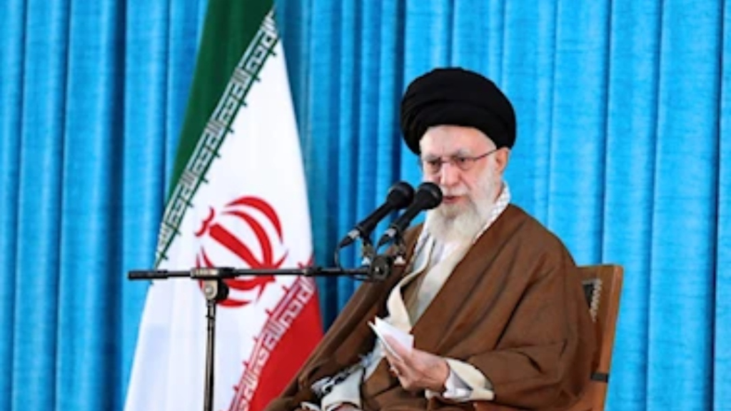 خامنئي: ترامب سيسقط سقوطاً مريعاً... وإيران ستلفظ العملاء