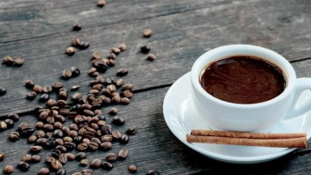 دراسة تكشف علاقة الكافيين بخفض الوزن وتقليل خطر السكري