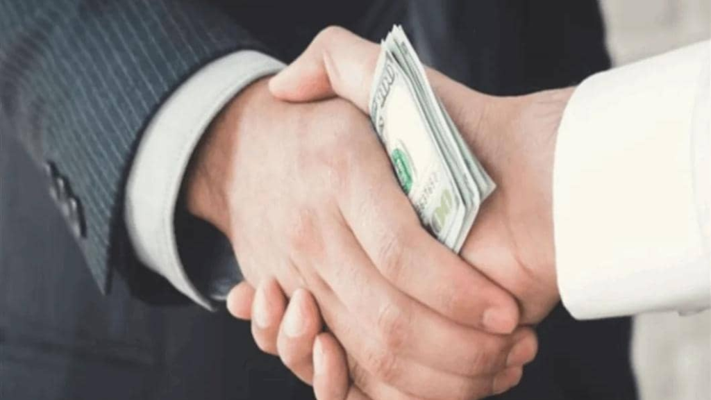 بين كلفة العمولات وتذكرة الطائرة.. لبنانيو الخليج يبتكرون طرقاً بديلة للتحويل.