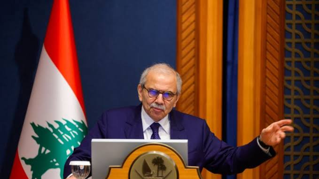 الأم تي في mtv عارض صحي يصيب رئيس الحكومه نواف سلام والصليب الاحمر اللبناني ينقله الى الجامعه الامريكيه للمعالجه