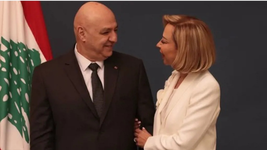 السيدة الأولى تعايد الرئيس عون: يخليلنا ياك (صور)