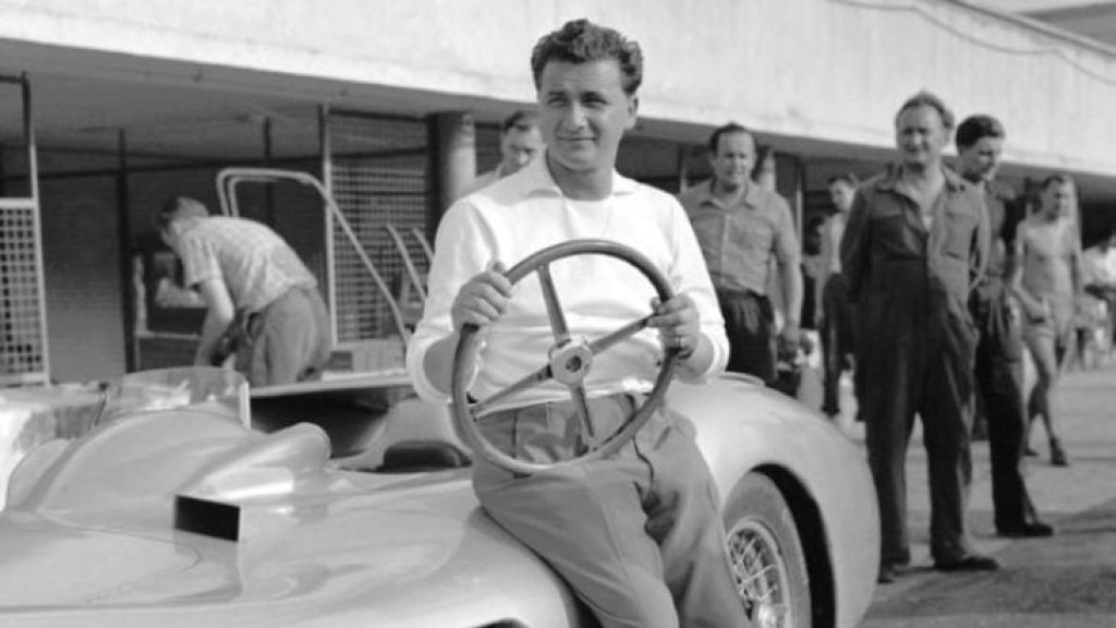 وفاة سائق السباقات الألماني هانس هيرمان عن عمر 97 عاما