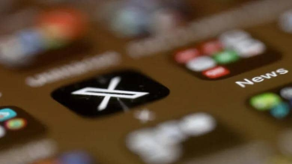 مطالبات بحذف “إكس” من متجري “أبل” و”غوغل”… ما السبب؟