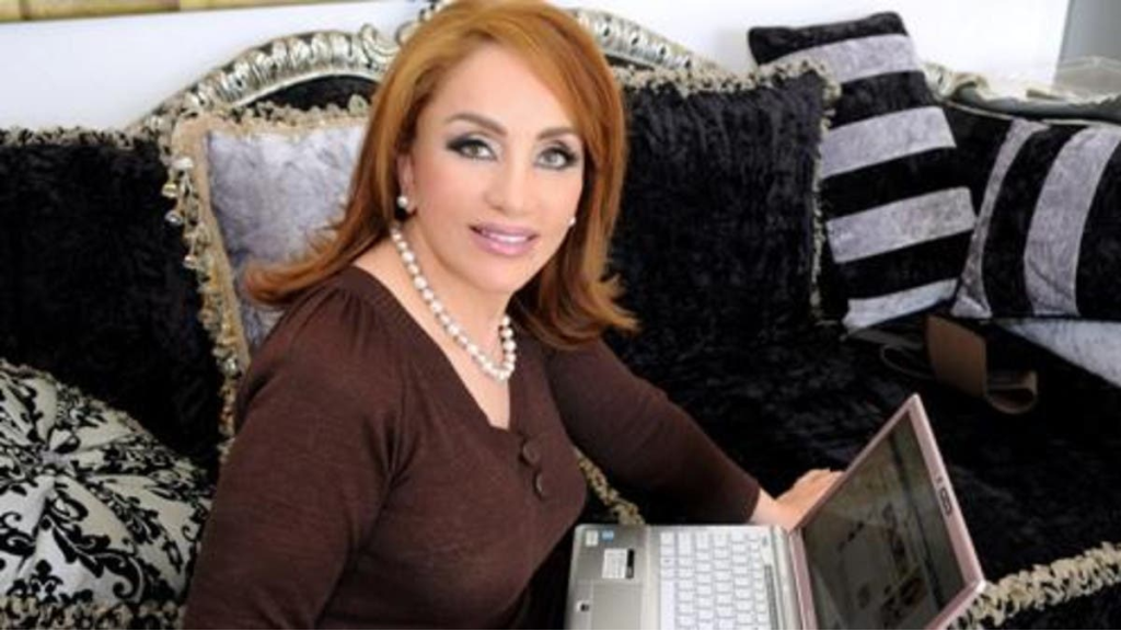 أحلام مستغانمي تثير نقاشاً حول الندم والتقدم في العمر 