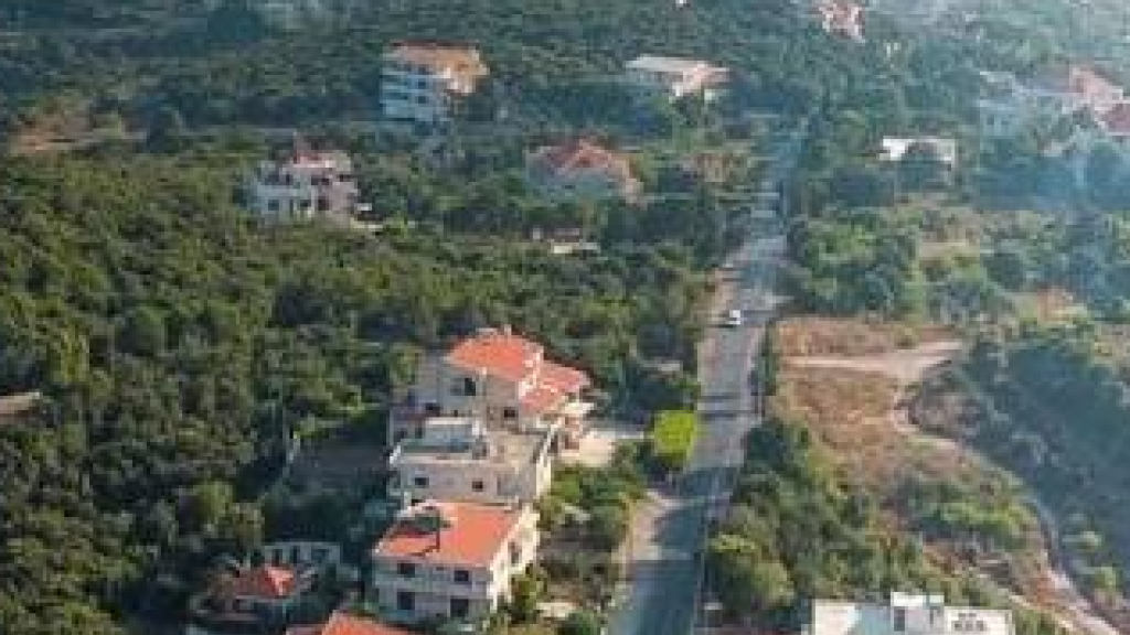 تُضرَب في البلدية ويُحاصَر التحقيق: من يحمي رئيس بلدية كفرحاتا؟