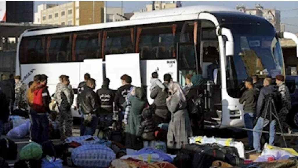 «العودة الطوعية» للاجئين السوريين في لبنان: ماذا تكشف بيانات الأمم المتحدة؟