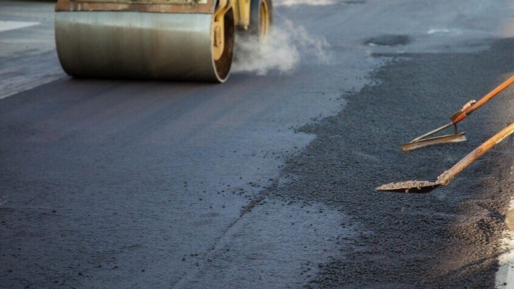 ابتكار روسي يحول نفايات البلاستيك إلى إسفلت متين