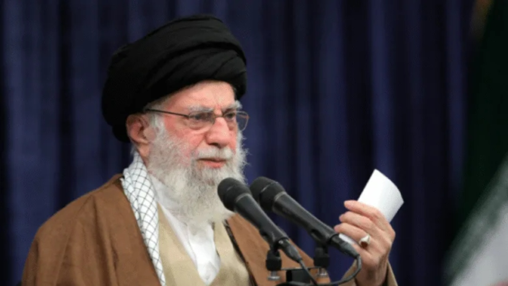 الخامنئي في رسالة للشعب الإيراني: أنتم شعب قوي ويعرف عدوه