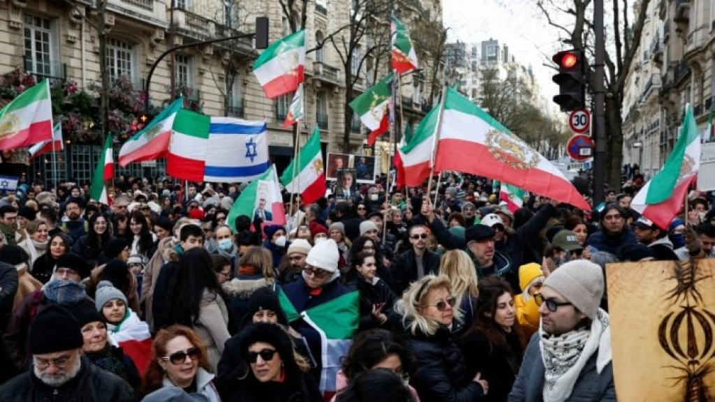 إسرائيل تغيّر تقديراتها حول مصير “الثورة في إيران” ونتنياهو يحظر على وزرائه الحديث عنها