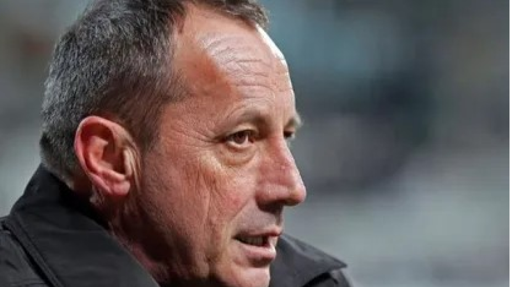 يشعل التوتر بالجزيرة الفرنسية.. اغتيال زعيم انفصالي سابق في كورسيكا بجنازة والدته