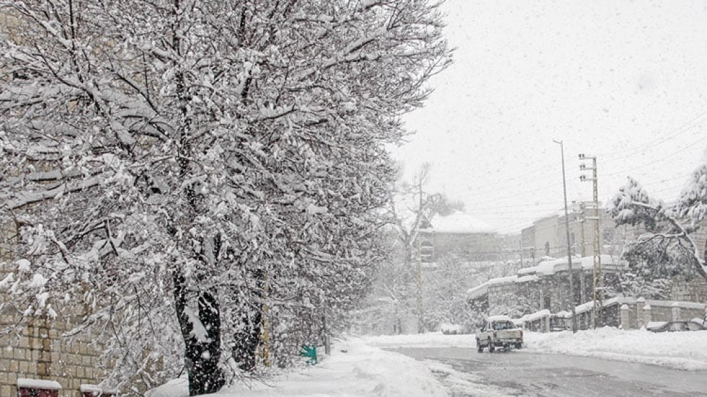 طقس شتوي قاسٍ يضرب لبنان: أمطار غزيرة، رياح قوية وثلوج على المرتفعات