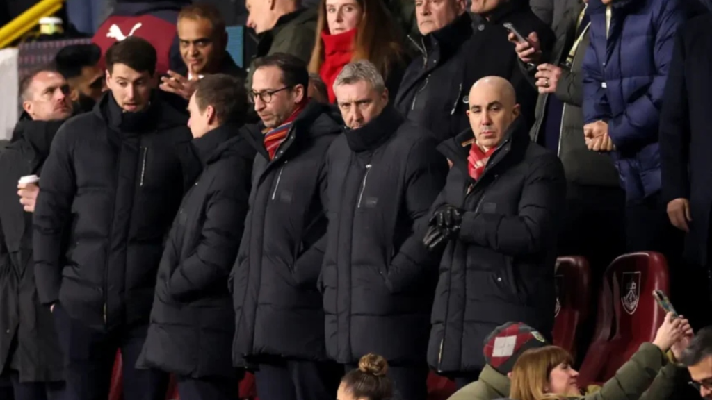 مانشستر يونايتد يتوصل لاتفاق مبدئي مع كاريك لقيادة الفريق لنهاية الموسم