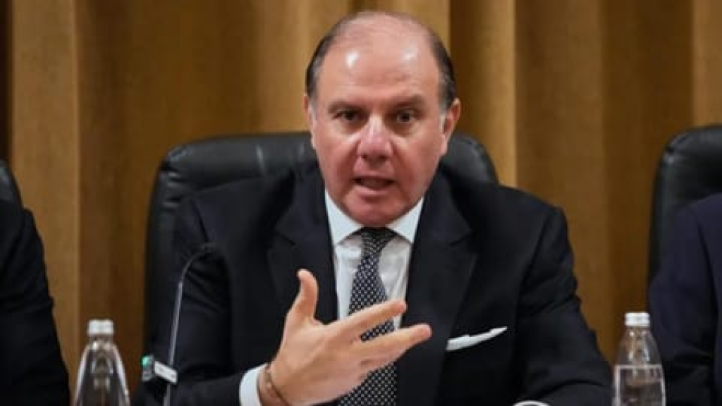 “البطاقة الحمراء” بوجه المختلسين… متى نسترجع “أموالنا”؟