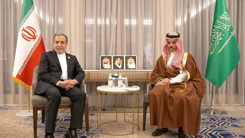 اتصال بين وزير الخارجية السعودي ونظيره الإيراني