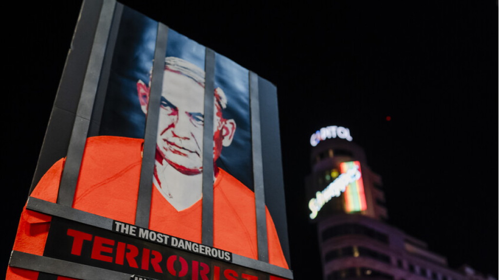 صديق نتنياهو الأقرب يكشف التحول الهستيري في شخصيته وسلوكه: انهيار أخلاقي يقود إسرائيل للخراب والدمار