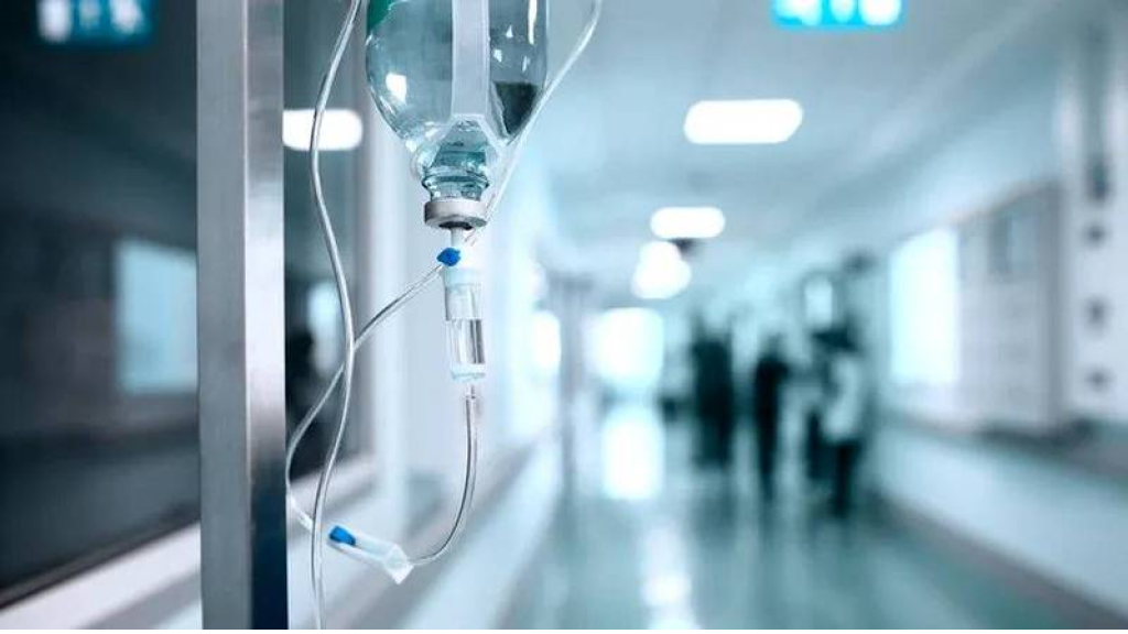 بلطجة على أبواب مستشفى… صحن “شوربة” يتسبّب بإشكال دامٍ!