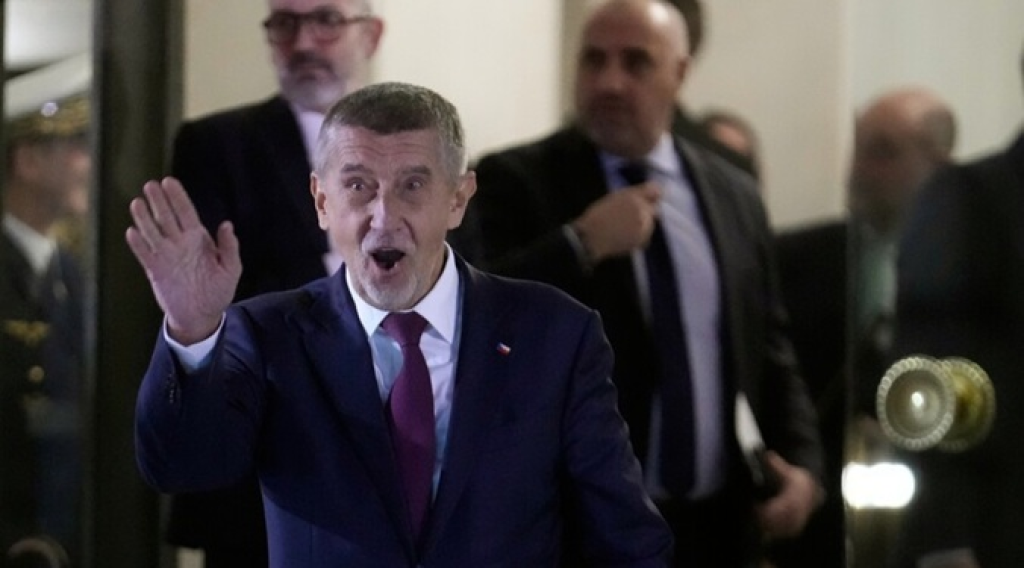 حكومة رئيس الوزراء التشيكي تفوز في تصويت الثقة