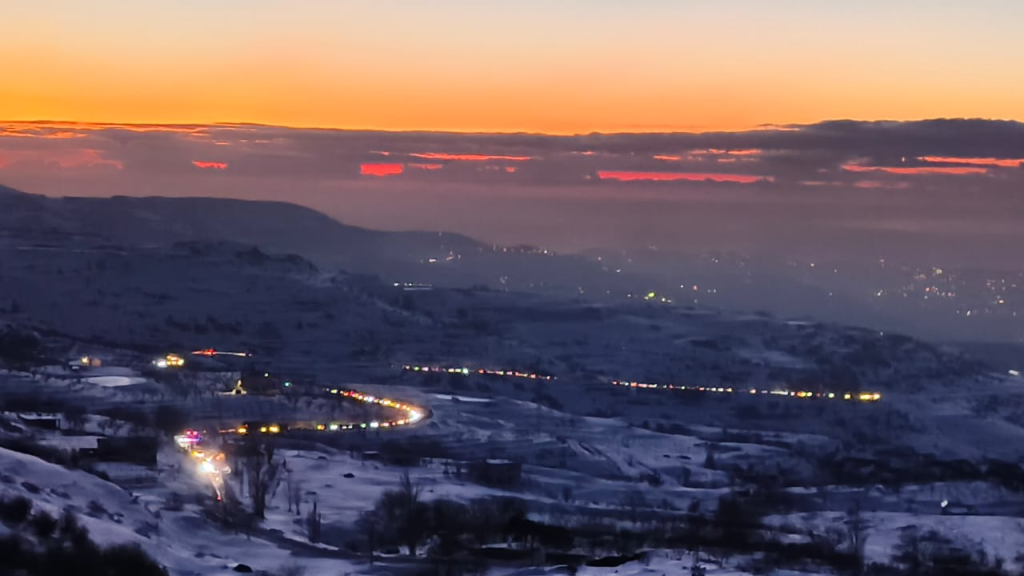 ضهر البيدر مقفل… والبديل يختنق: شلل مروري خانق على طريق حمانا – كفرسلوان – زحلة