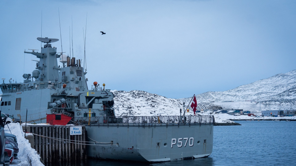 واشنطن تؤكد جديتها بشأن غرينلاند وأوروبا تعزز حضورها العسكري